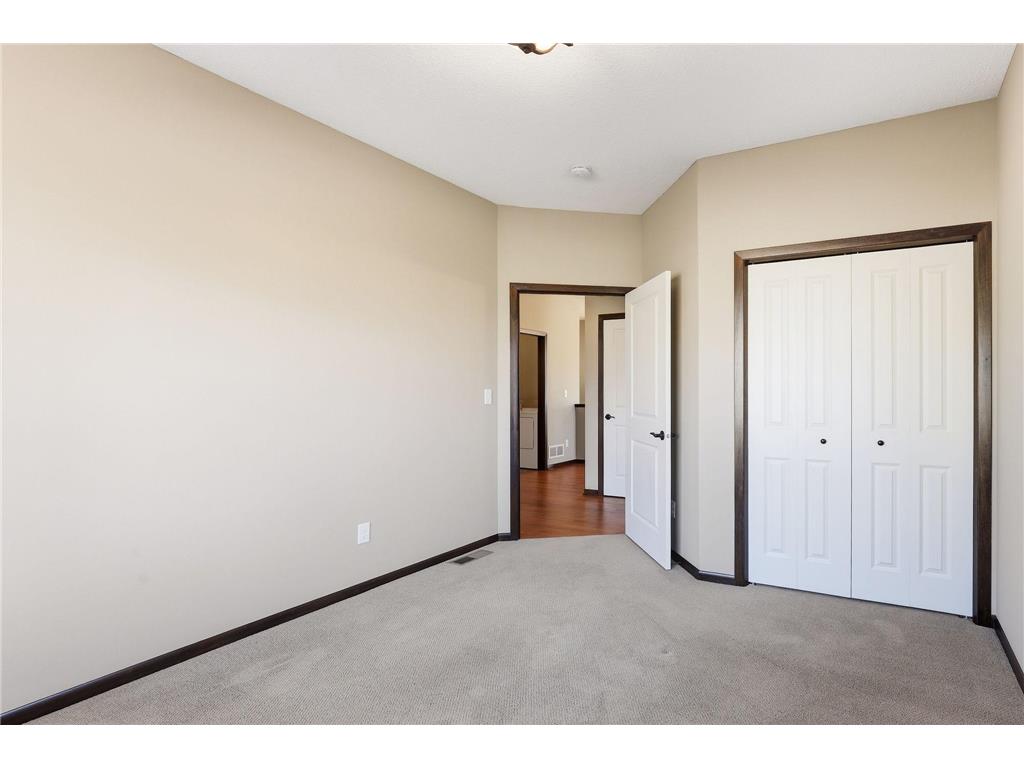 11206 Bushel Curve Woodbury MN 55129 7027321 image6