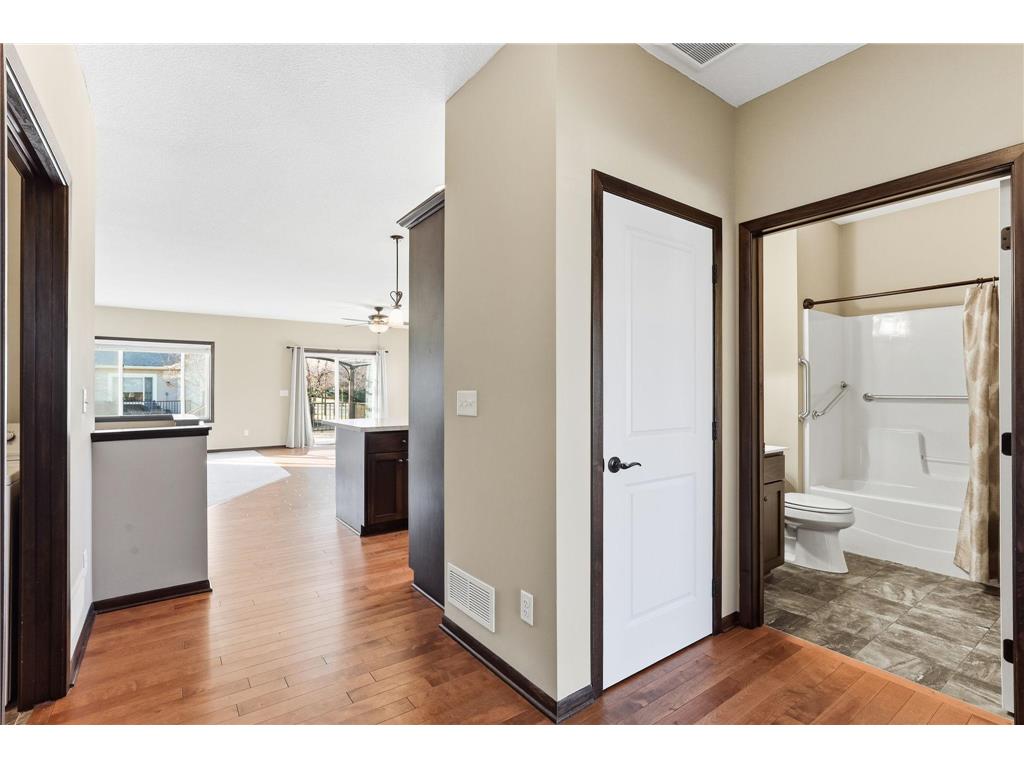 11206 Bushel Curve Woodbury MN 55129 7027321 image9