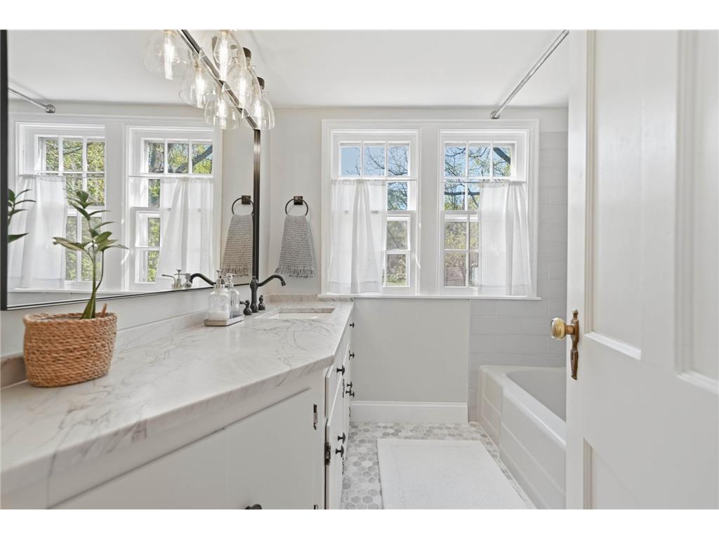 11209 Ridgemount Avenue W Minnetonka MN 55305 7072676 image10