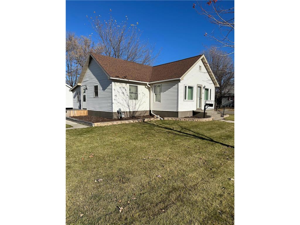 1121 1st Street E Thief River Falls MN 56701 6626601 image1