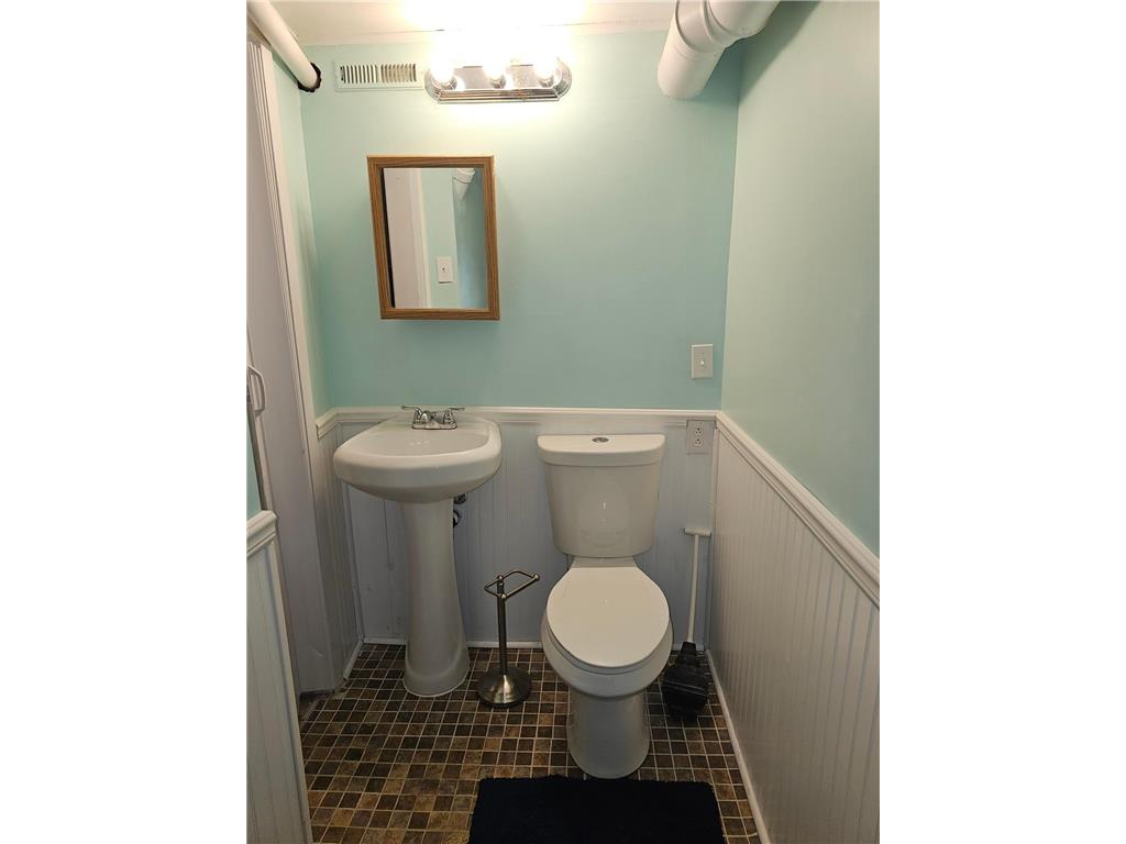 1121 S Vine Street Fergus Falls MN 56537 7053696 image18