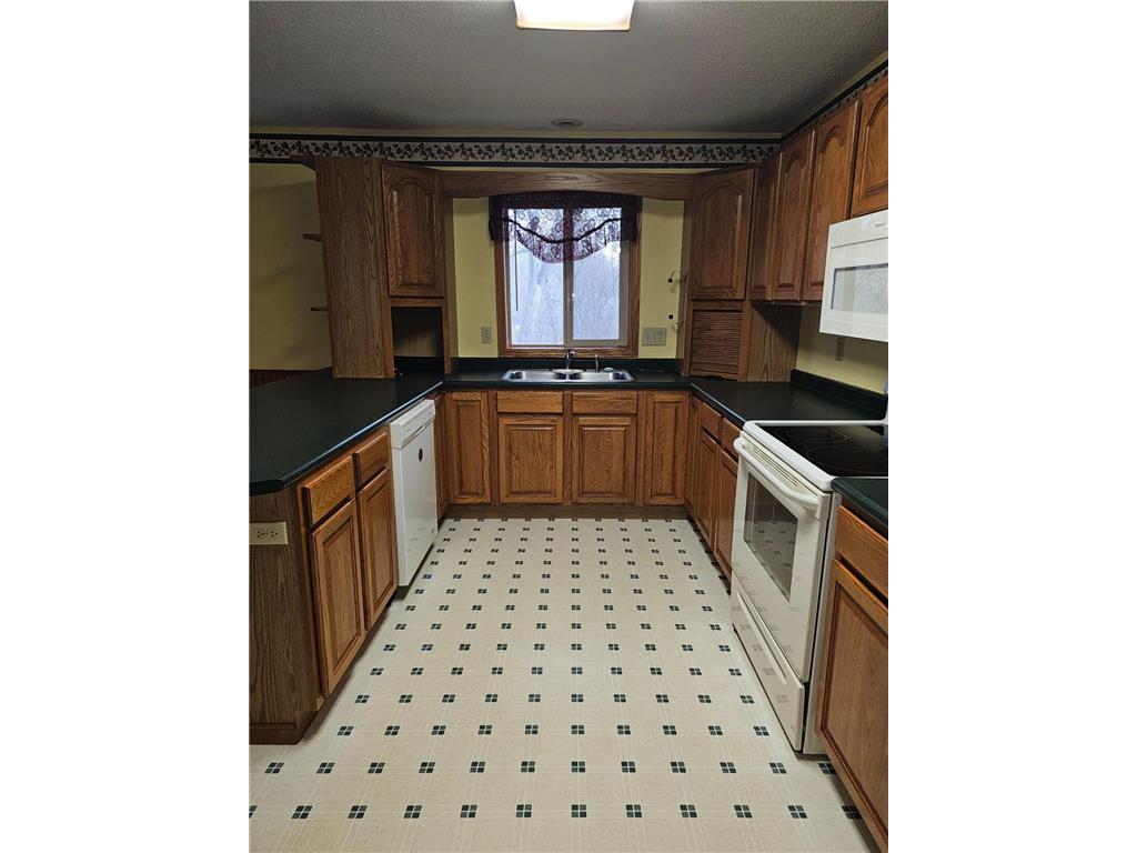 1121 S Vine Street Fergus Falls MN 56537 7053696 image9