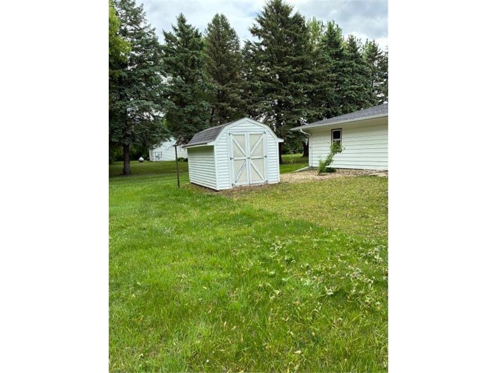 1121 W 6th Street Graceville MN 56240 7084082 image4