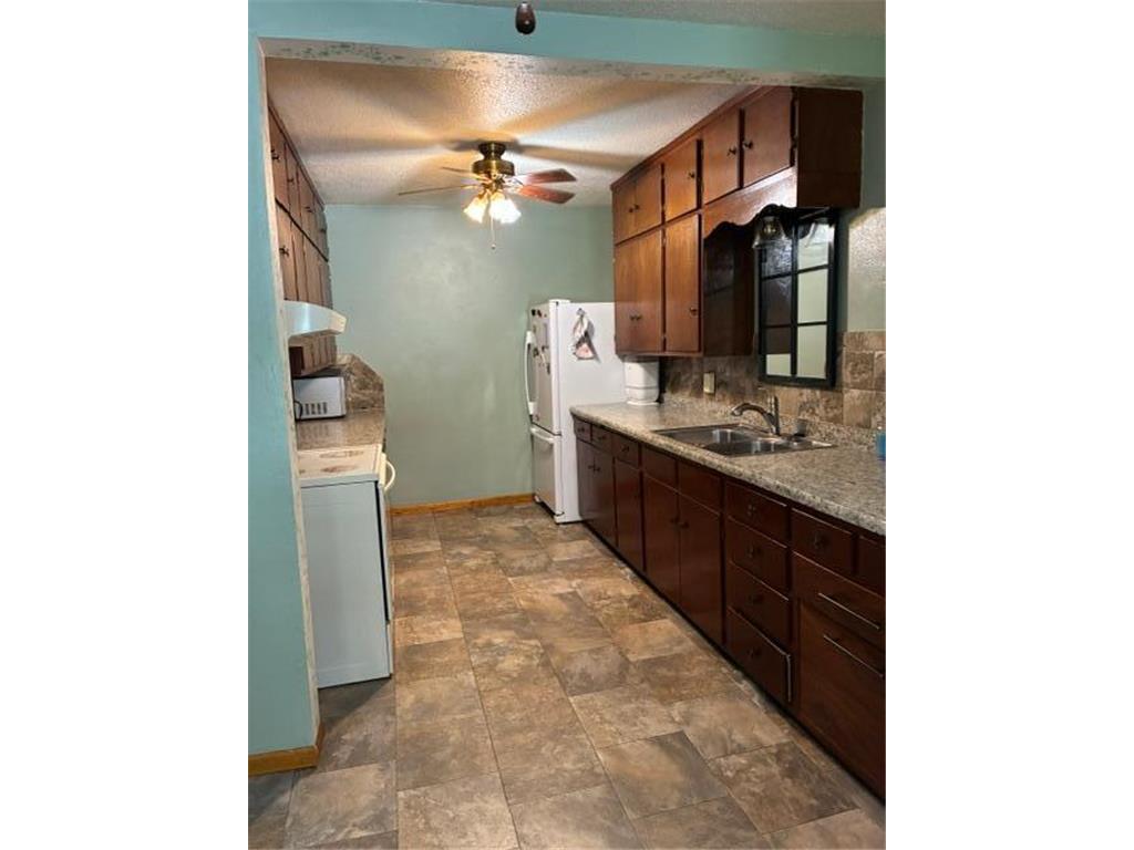 1121 W 6th Street Graceville MN 56240 7084082 image9