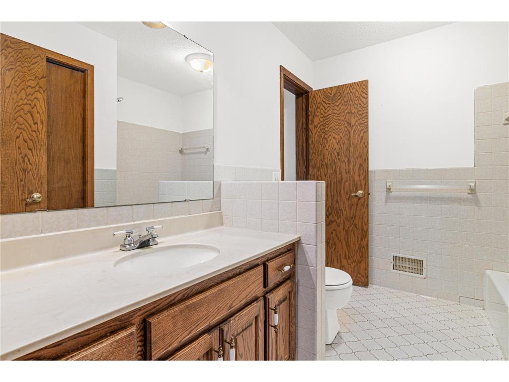 11210 Partridge Street NW Coon Rapids MN 55433 7076351 image22
