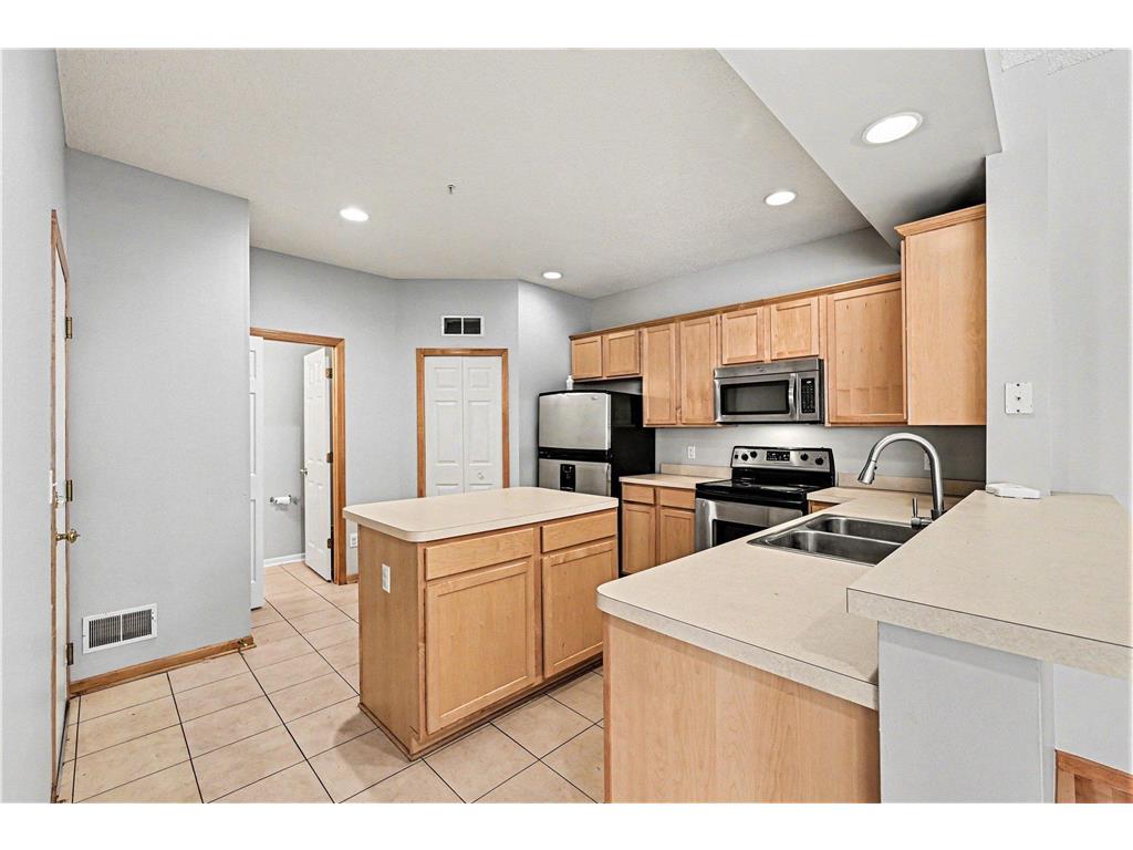 11212 Aberdeen Street NE #C Blaine MN 55449 7061007 image9
