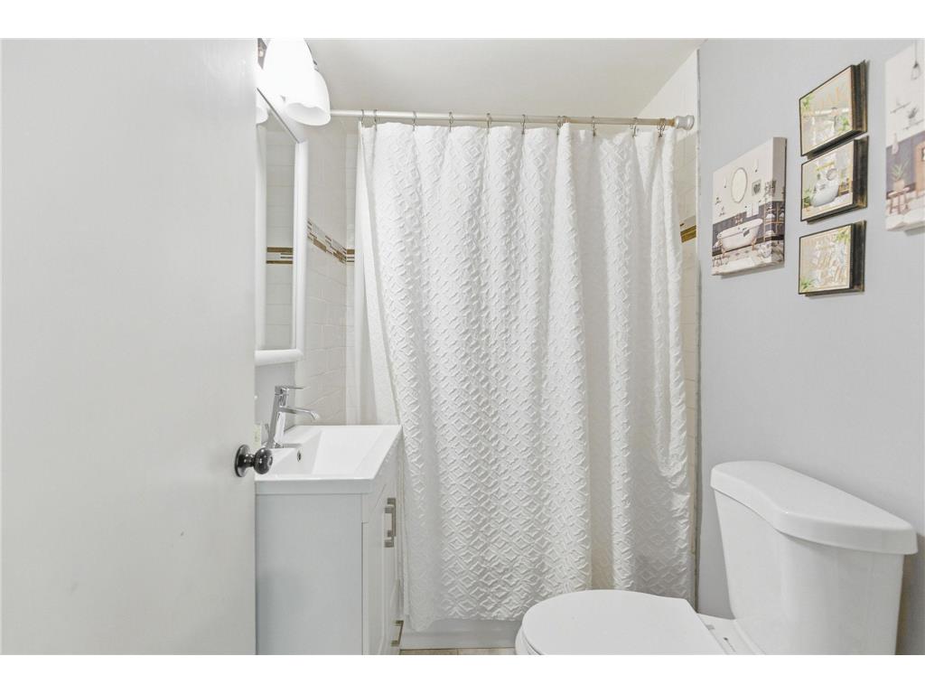 1122 County Road C E Maplewood MN 55109 7072918 image19