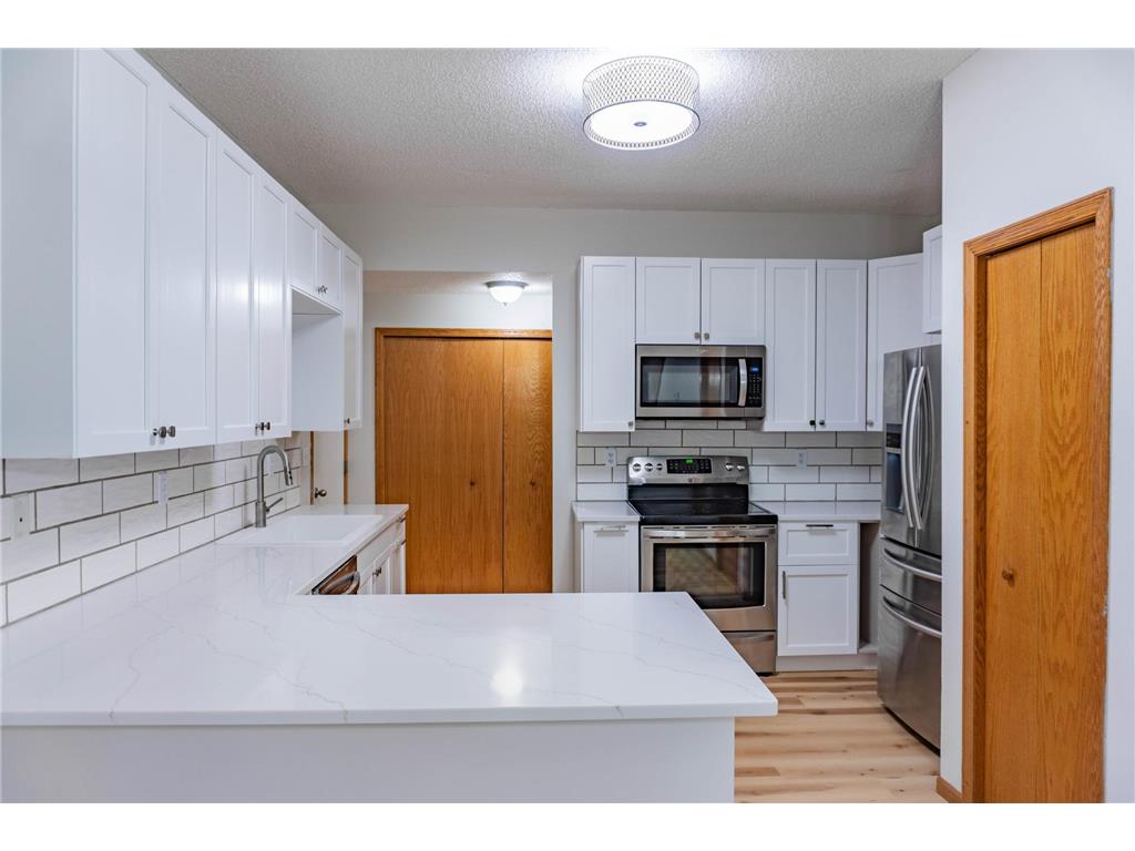1122 Crystal Place W Chaska MN 55318 7043013 image1