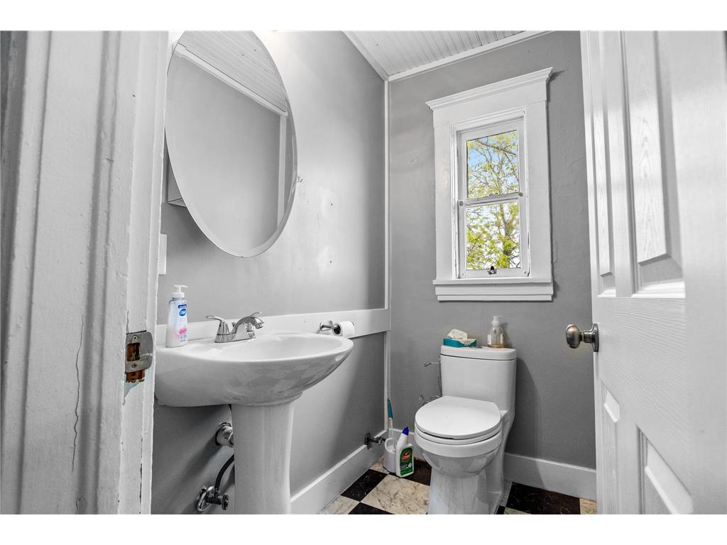 1122 E 5th Street Duluth MN 55805 7081629 image33