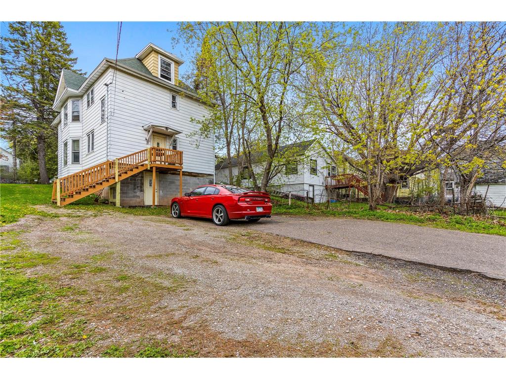 1122 E 5th Street Duluth MN 55805 7081629 image4