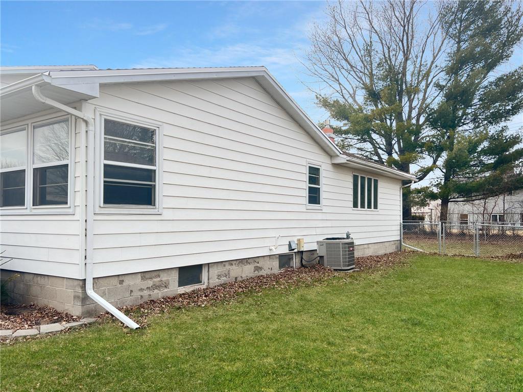 1122 S State Street Fairmont MN 56031 7041486 image3