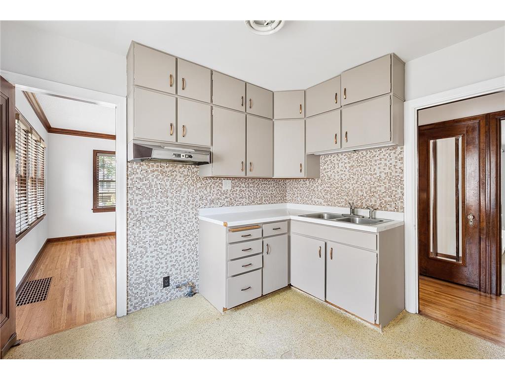 1122 Sherburne Avenue Saint Paul MN 55104 7109162 image7