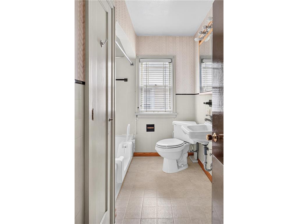 1122 Sherburne Avenue Saint Paul MN 55104 7109162 image9