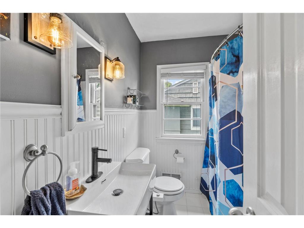 1124 Rhode Island Avenue N Golden Valley MN 55427 7096959 image16