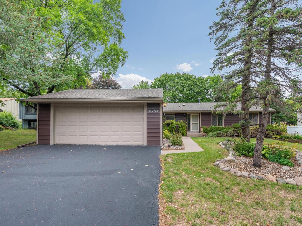 11250 Red Fox Drive, Maple Grove, MN, 55369 | MLS: 6089876 | Edina Realty