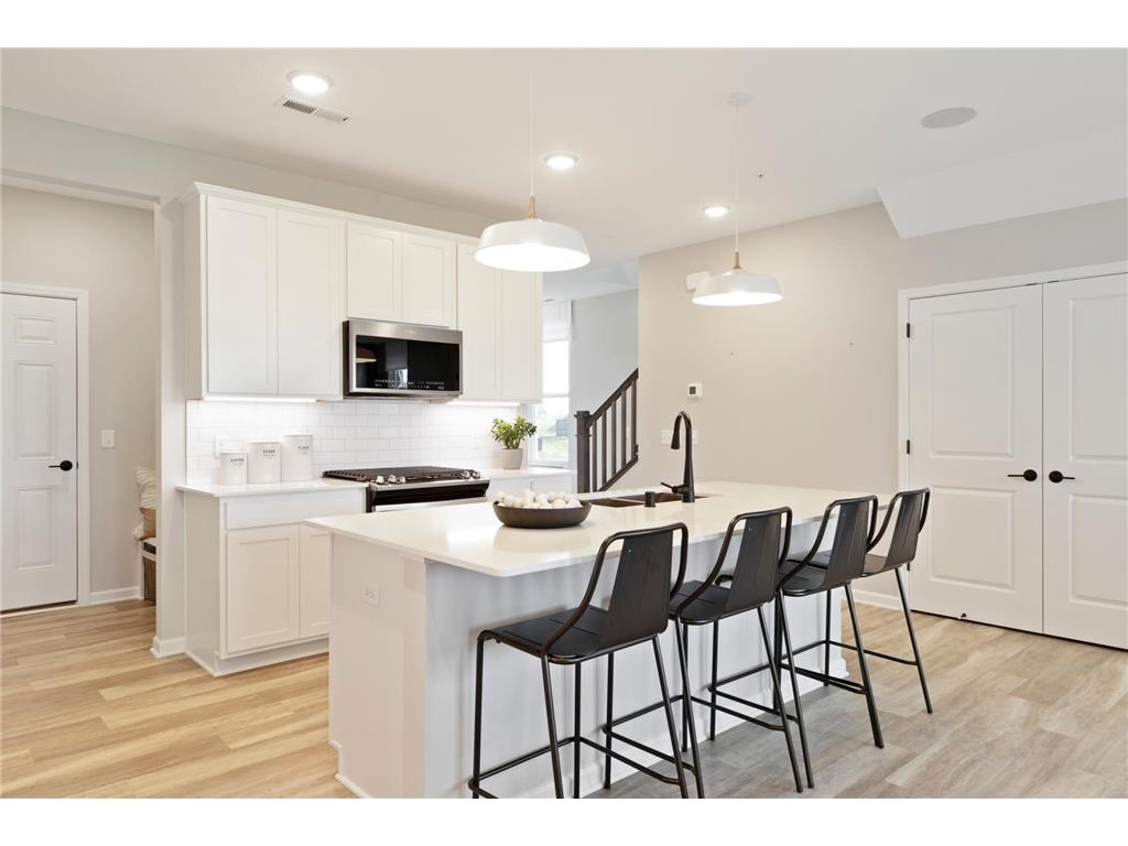 11257 Crestbury Drive Woodbury MN 55129 6321353 image1