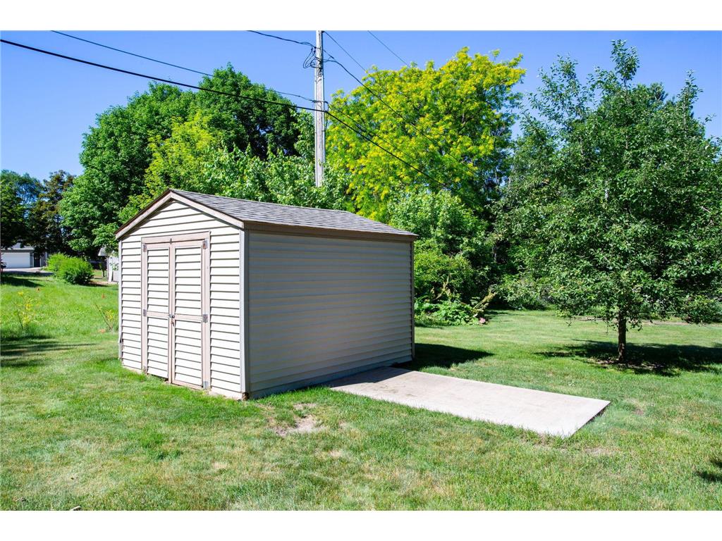 1126 E Division Street River Falls WI 54022 7094526 image35