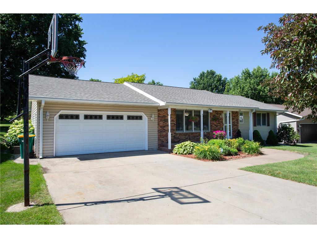 1126 E Division Street River Falls WI 54022 7094526 image37