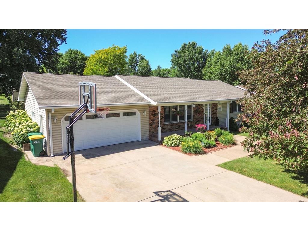 1126 E Division Street River Falls WI 54022 7094526 image38