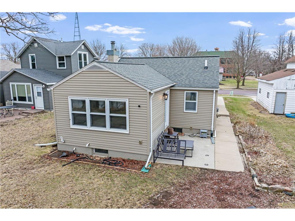 1127 N Main Street Fairmont MN 56031 - George Lake 6698019 image1