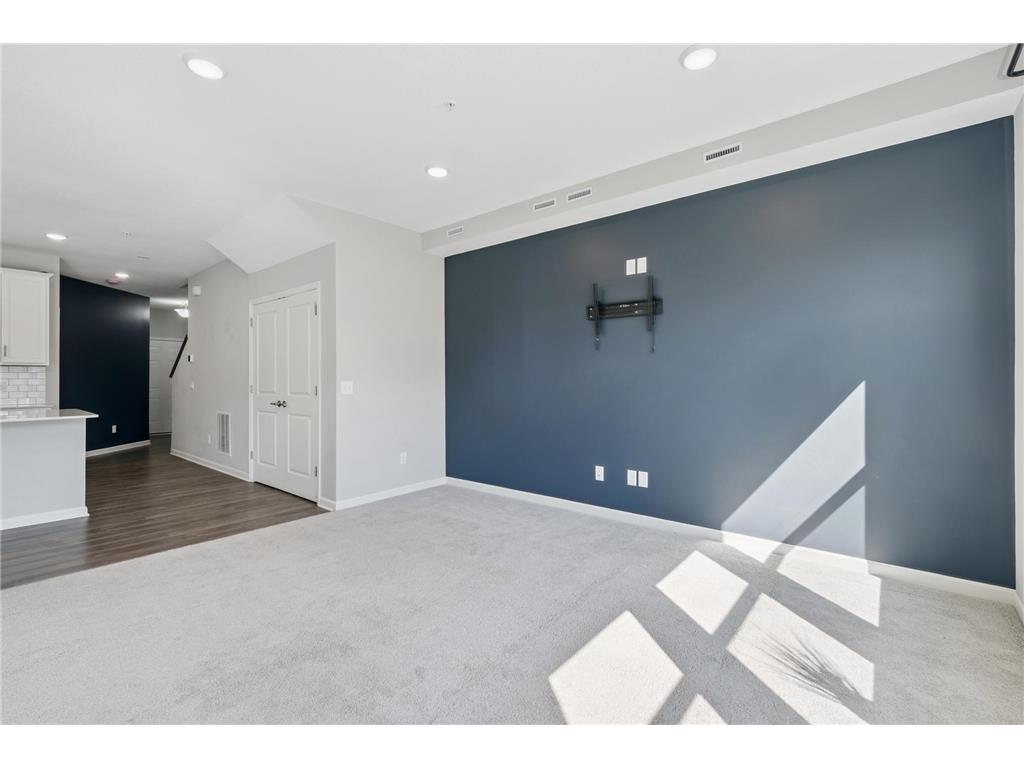 11279 Crestbury Drive Woodbury MN 55129 6779216 image8