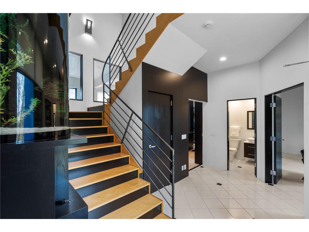 1128 Kenwood Parkway Minneapolis MN 55403 6821928 image4