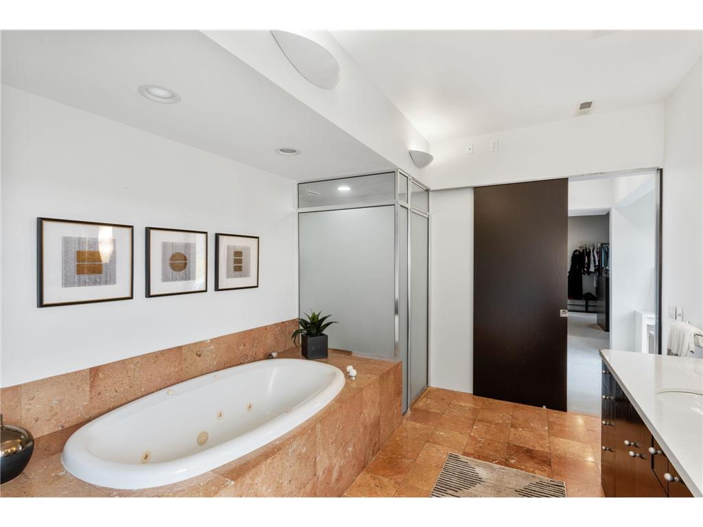 1128 Kenwood Parkway Minneapolis MN 55403 6821928 image50