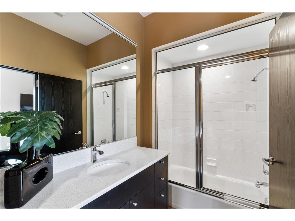 1128 Kenwood Parkway Minneapolis MN 55403 6821928 image56