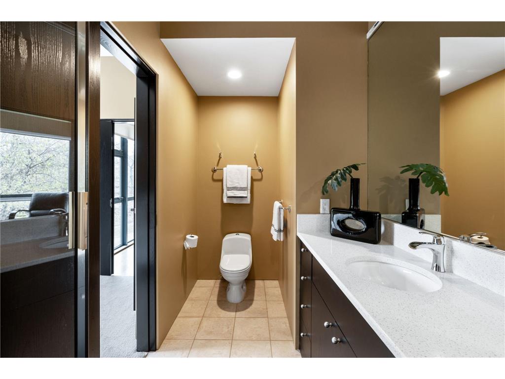 1128 Kenwood Parkway Minneapolis MN 55403 6821928 image57