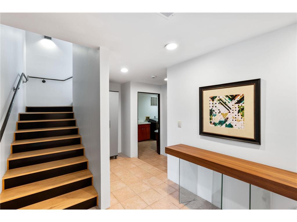 1128 Kenwood Parkway Minneapolis MN 55403 6821928 image70