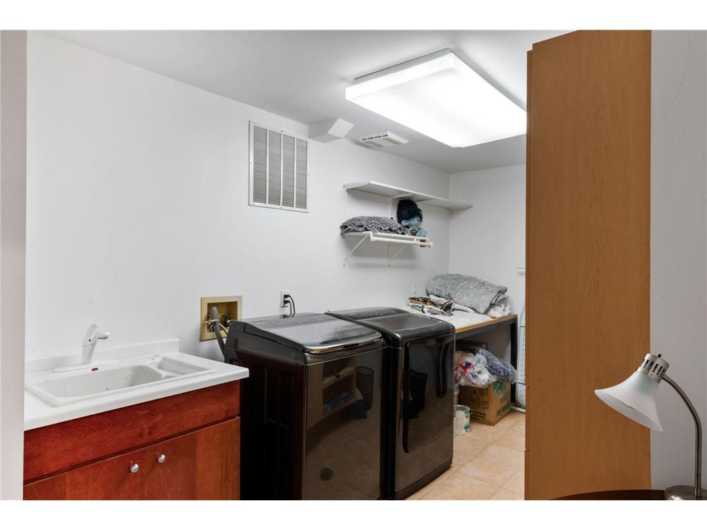 1128 Kenwood Parkway Minneapolis MN 55403 6821928 image71