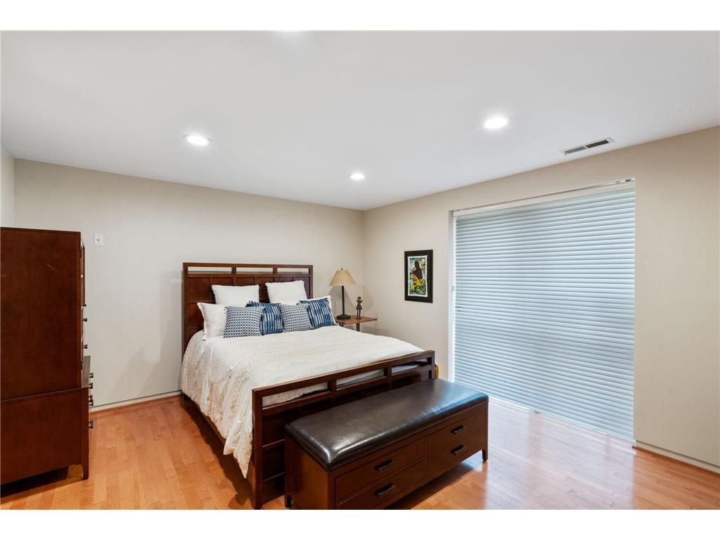 1128 Kenwood Parkway Minneapolis MN 55403 6821928 image72