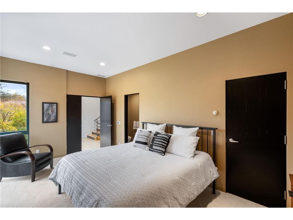 1128 Kenwood Parkway Minneapolis MN 55403 7113271 image55