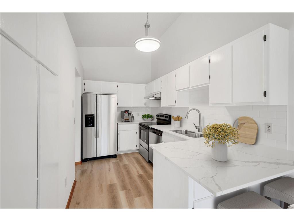 1130 Aston Place Burnsville MN 55337 6709974 image1