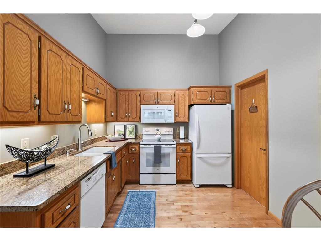 1130 Rose Place Roseville MN 55113 7106520 image18