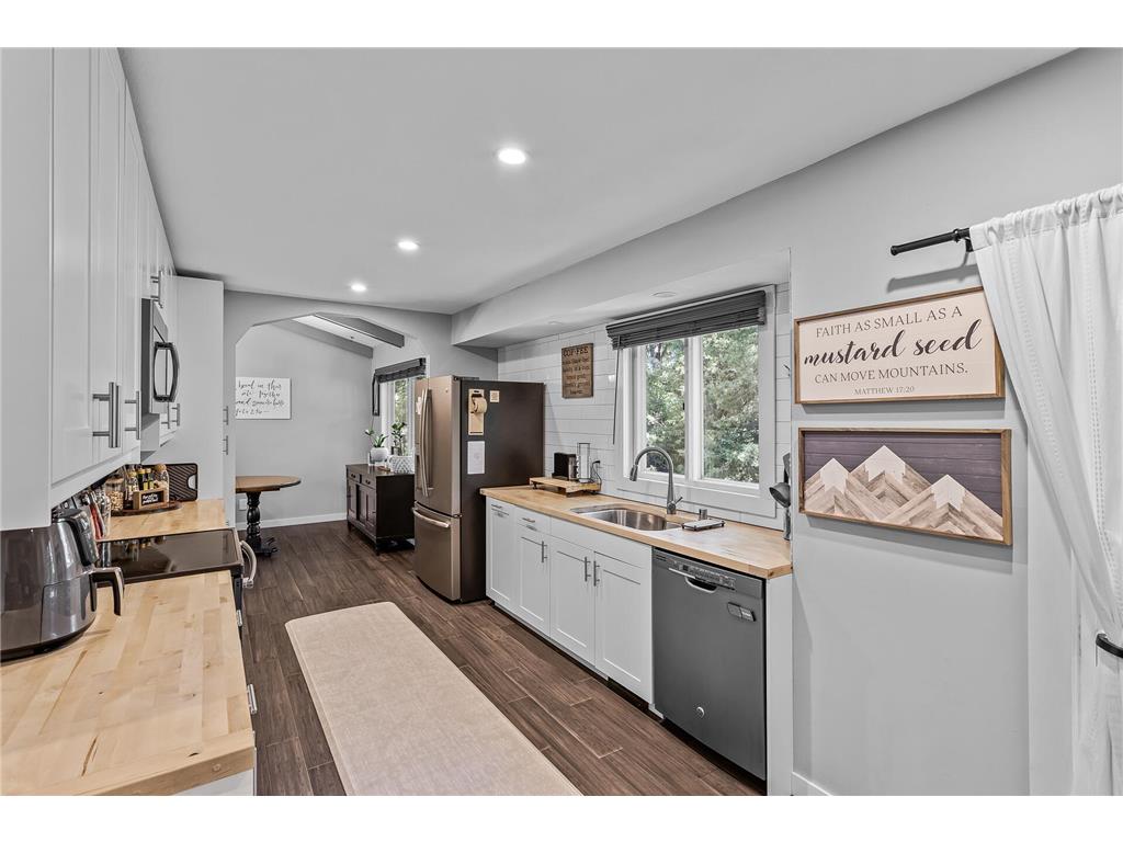 11307 W River Hills Drive, Burnsville, MN 55337 MLS 6256622 Edina