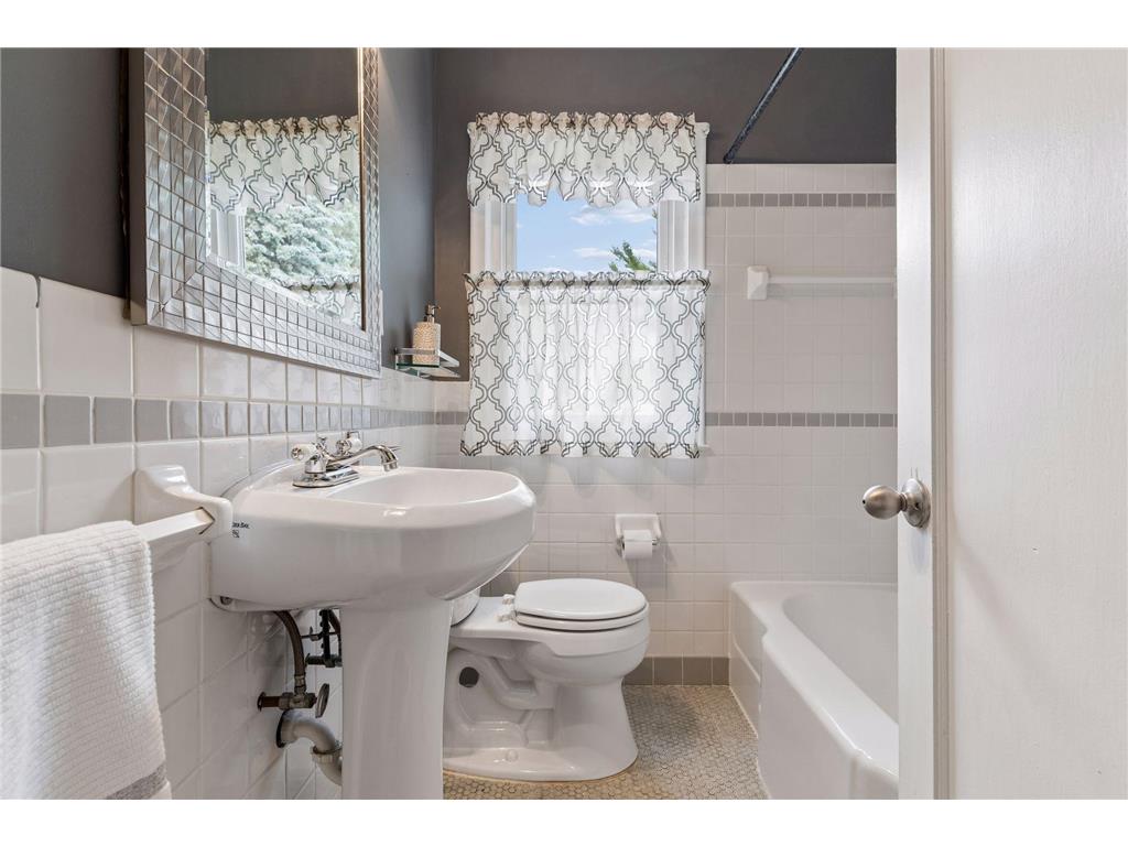 1131 Davern Street Saint Paul MN 55116 7047439 image22