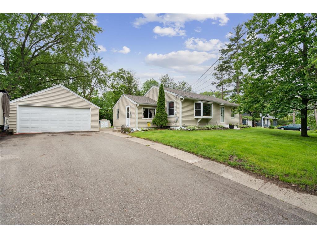 11311 Lorry Lane W, MN, 55305 MLS 6544535 Edina Realty