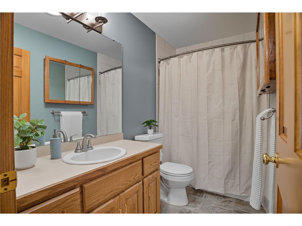 1136 County Road C2 W Roseville MN 55113 7024320 image13