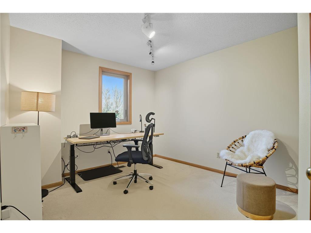 1136 County Road C2 W Roseville MN 55113 7024320 image18