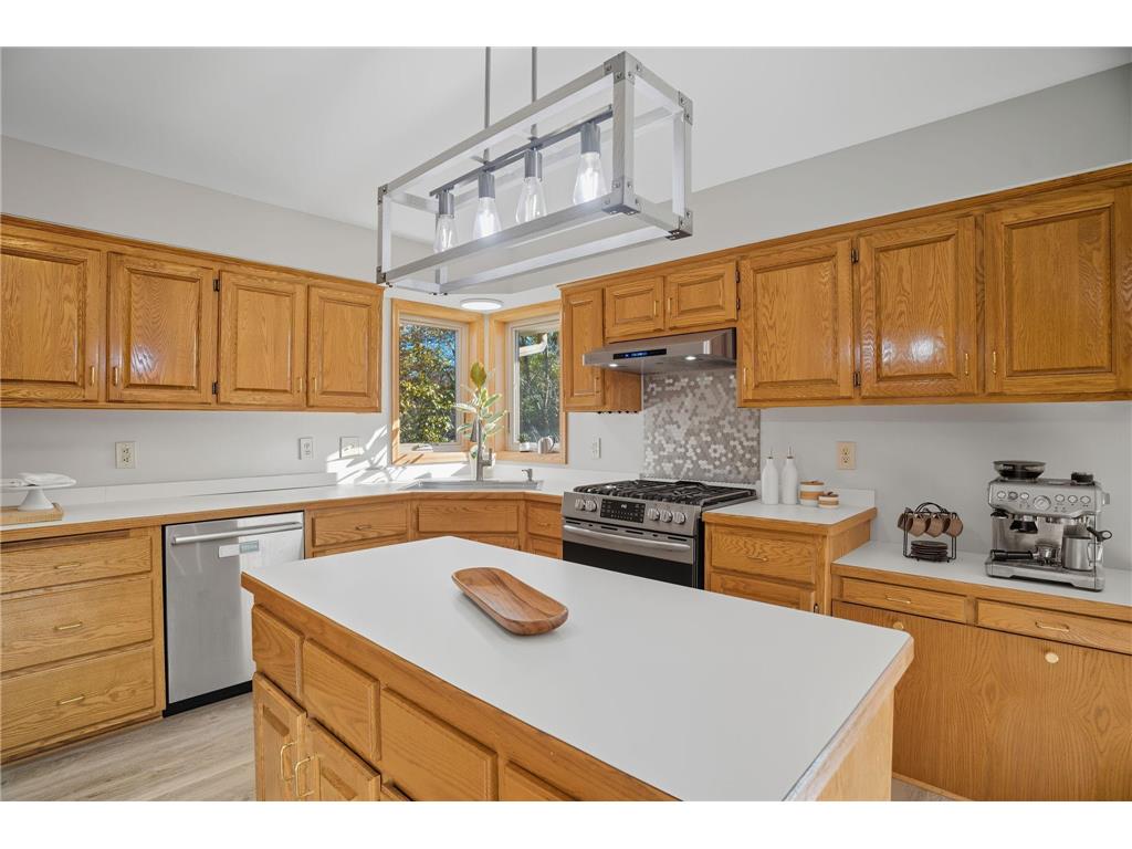 1136 County Road C2 W Roseville MN 55113 7024320 image7