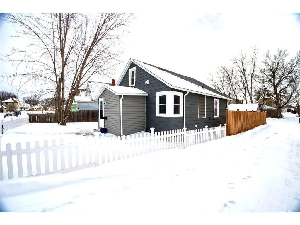 114 E 17th Street Hibbing MN 55746 7009117 image1