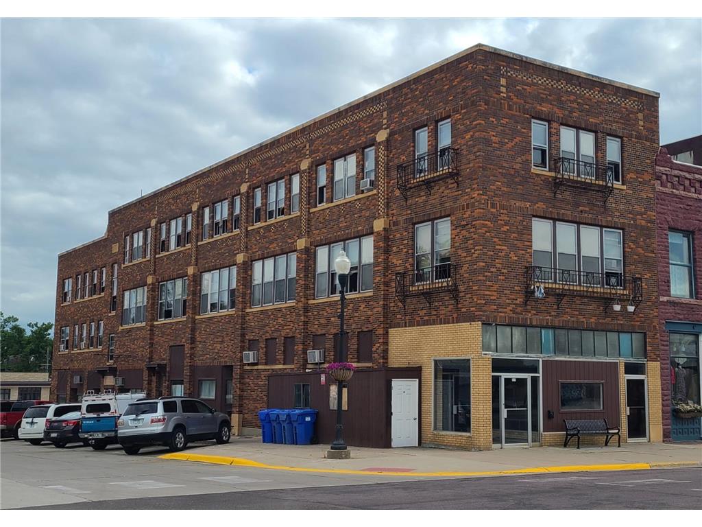 114 E Main Street Pipestone MN 56164 6749449 image1
