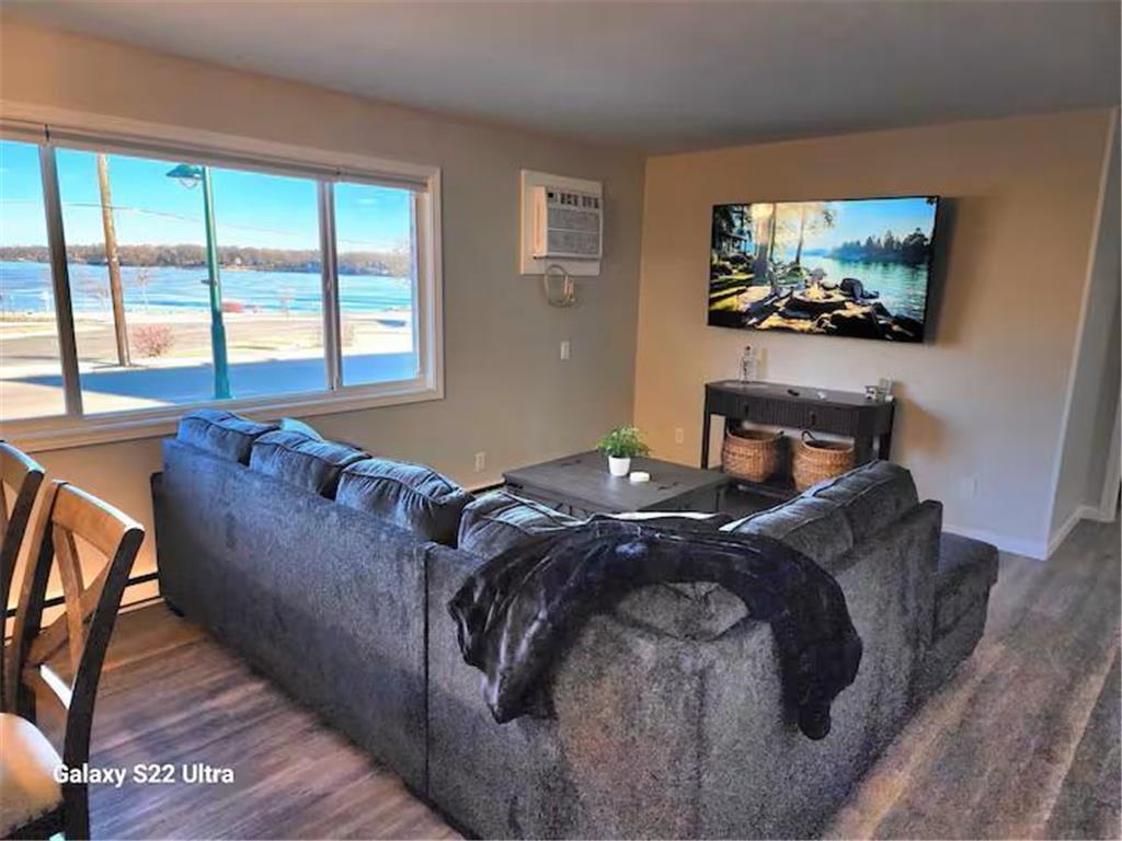 114 Lake Avenue S #16 Spicer MN 56288 - Green 7035488 image1