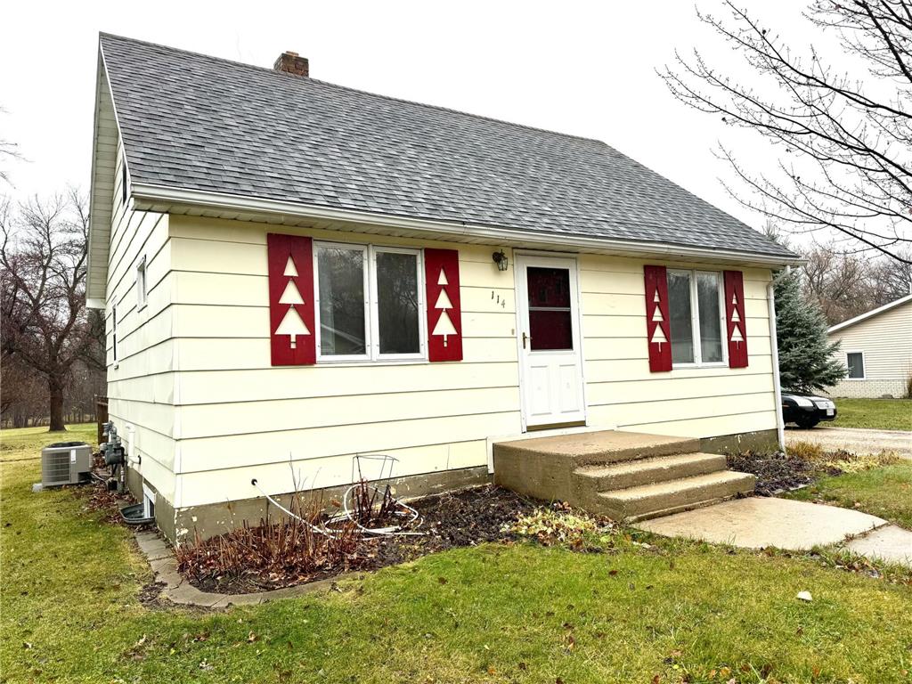 114 Parkview Street E Thief River Falls MN 56701 6633005 image1