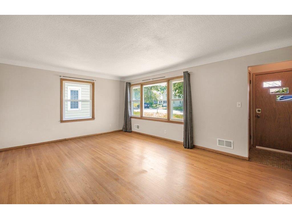 1140 Charlton Street West Saint Paul MN 55118 7086743 image3