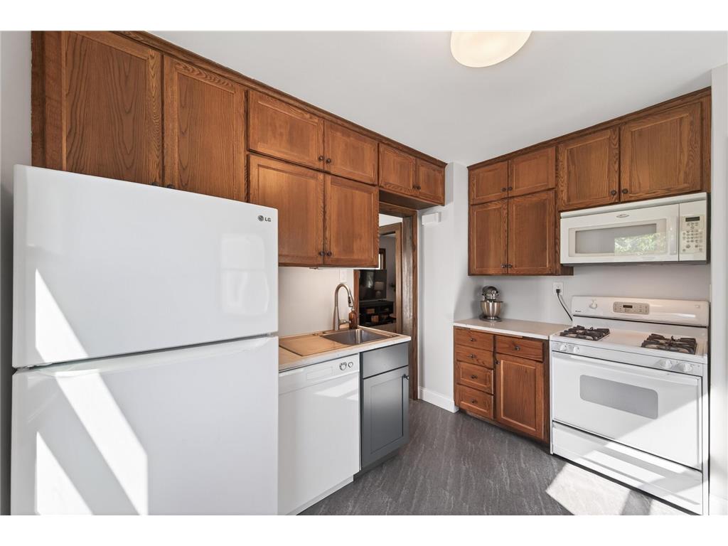 1140 Hawthorne Avenue E Saint Paul MN 55106 7071800 image12