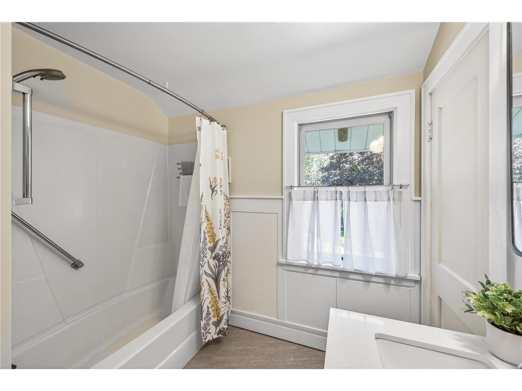 1140 Hawthorne Avenue E Saint Paul MN 55106 7071800 image20
