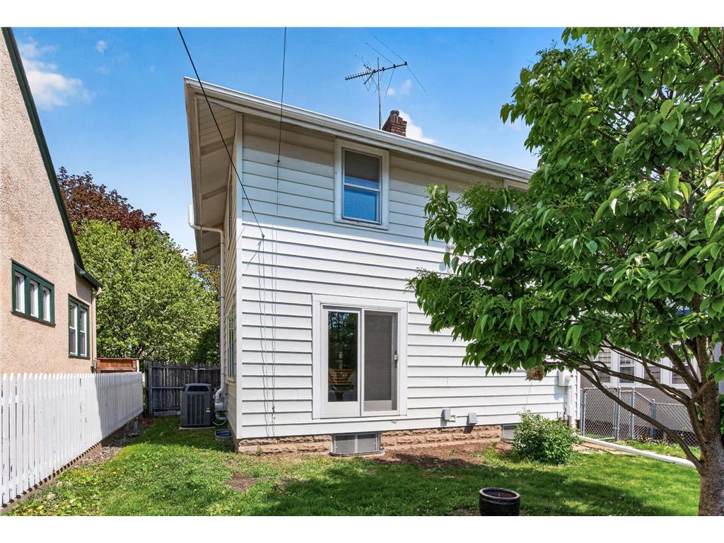 1140 Hawthorne Avenue E Saint Paul MN 55106 7071800 image23