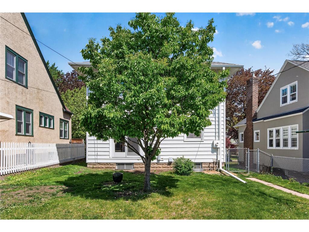 1140 Hawthorne Avenue E Saint Paul MN 55106 7071800 image24